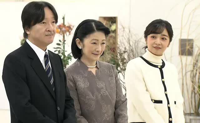 Công chúa xinh đẹp nhất Nhật Bản xuất hiện cùng gia đình tại sự kiện, ngoại hình &quot;đẹp hơn hoa&quot; khiến nhiều người ngưỡng mộ - Ảnh 1.