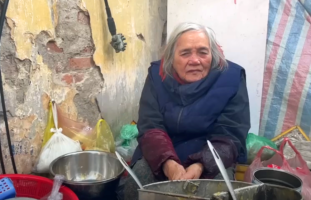 Cụ bà 82 tuổi bán chè sắn giữa trung tâm Hà Nội và câu chuyện buồn ít ai biết - Ảnh 4.