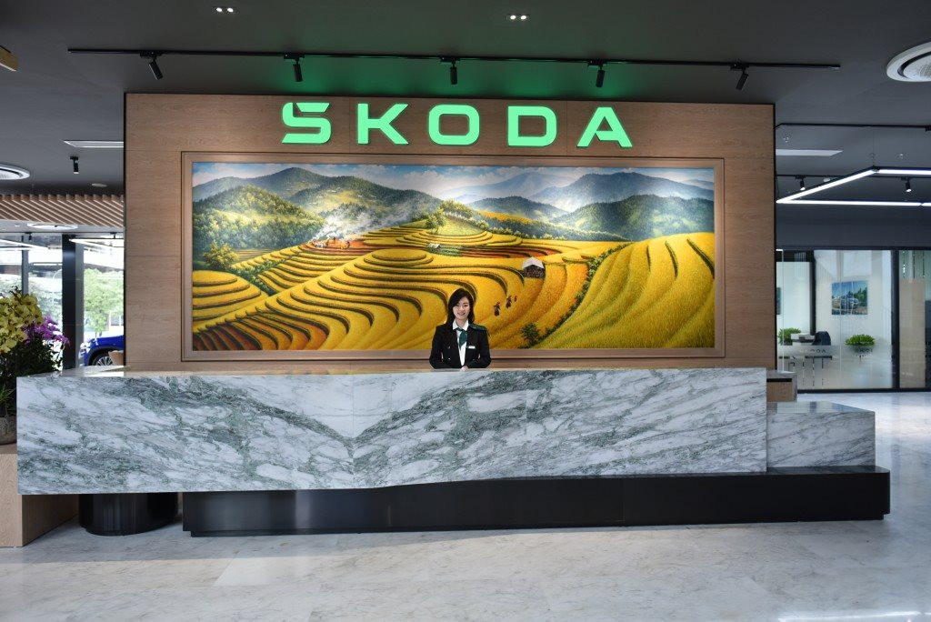 Bên trong showroom hiện đại bậc nhất của Skoda tại Việt Nam - Ảnh 2.
