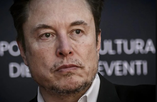 BYD chính thức vượt mặt Tesla: Kết năm 2023 quá buồn cho Elon Musk khi mất ngôi vua xe điện - Ảnh 1.