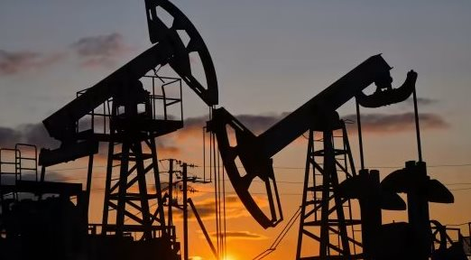 Sóng gió ập đến với dầu Nga: Quốc gia nhập khẩu dầu lớn thứ 3 thế giới bị ‘sờ gáy’ do mua dầu giá rẻ, nhập khẩu giảm xuống thấp nhất 11 tháng - Ảnh 1.