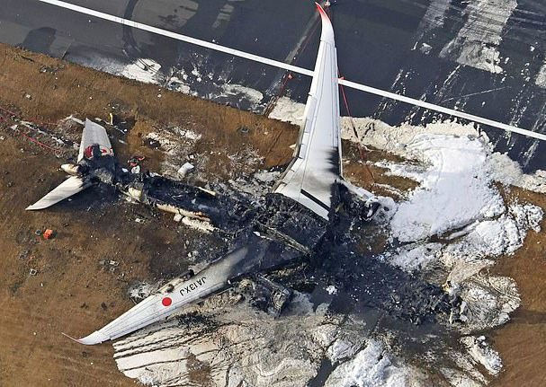 Gần 400 hành khách thoát nạn thần kỳ trong vụ cháy máy bay tại Nhật Bản: Tất cả đều nhờ 1 chi tiết này - Ảnh 3.