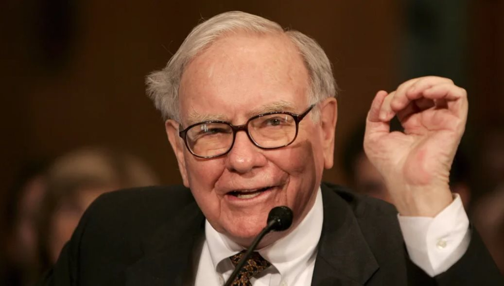 Huyền thoại đầu tư Warren Buffett: Năm 2024 còn phí tiền vào 10 thứ này, nghèo càng thêm nghèo - Ảnh 1.