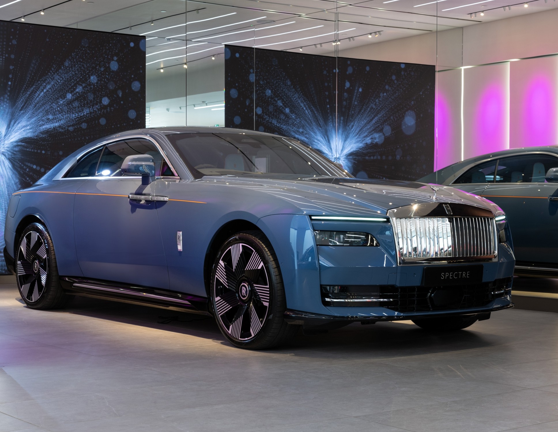 Rolls-Royce Spectre chốt ngày ra mắt Việt Nam: Giá từ 18 tỷ, xe siêu sang chạy điện 'đi cả tháng không cần sạc' - Ảnh 3.