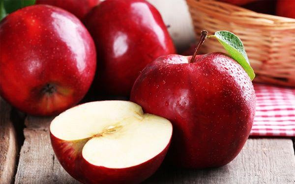 Ăn táo rất tốt cho sức khỏe nhưng nhớ bỏ ngay bộ phận cực kỳ độc này kẻo 'bỏ mạng' khi ăn - Ảnh 1.