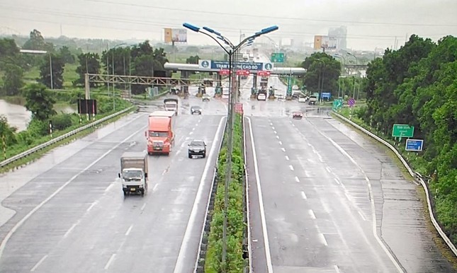 Bộ Giao thông đồng ý cho VEC tự quyết tăng phí 4 tuyến cao tốc - Ảnh 1.