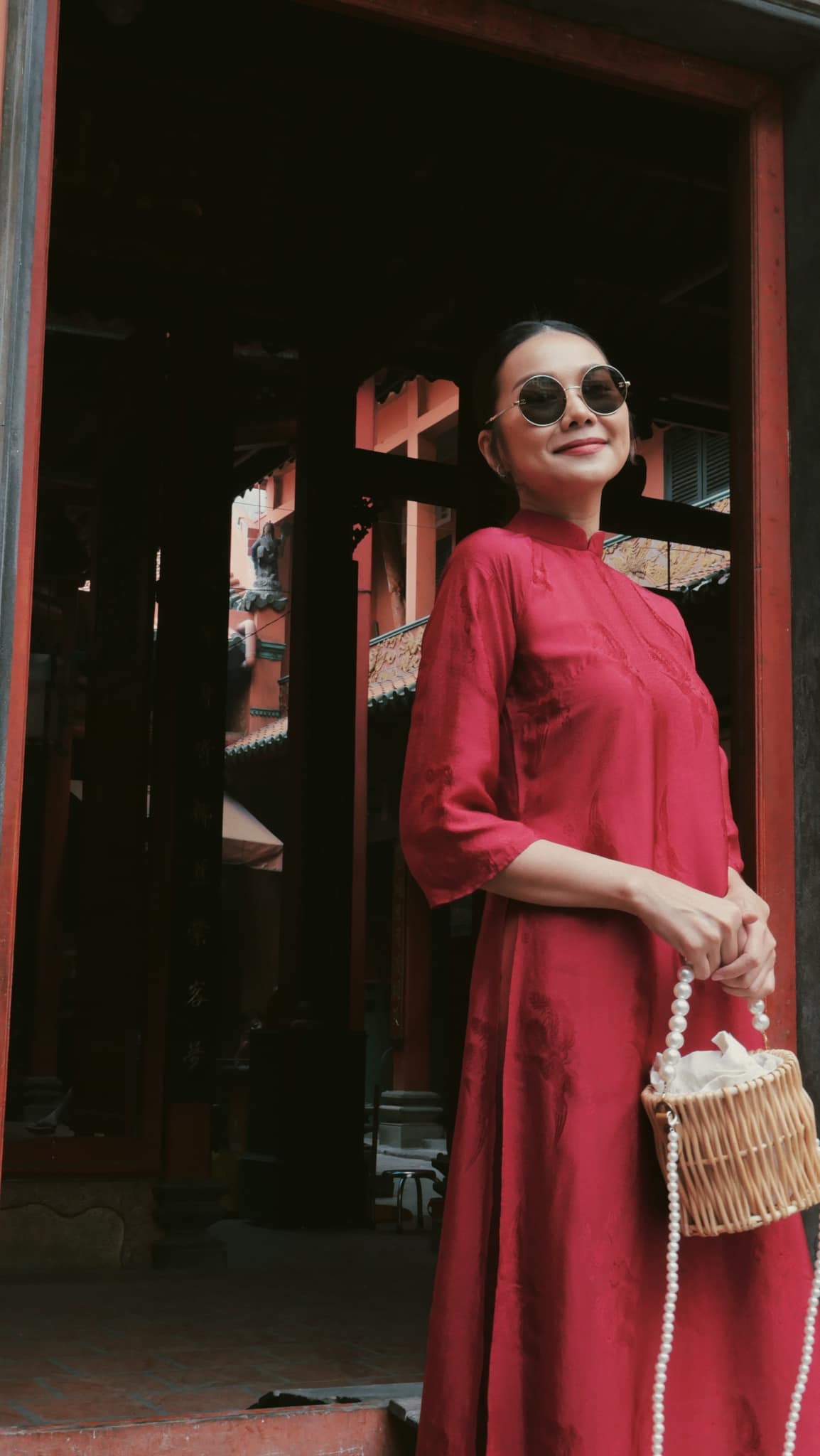 Ngắm BST áo dài trơn màu của Thanh Hằng: Toàn mẫu hack dáng nịnh da, dành cho chị em tuổi 30+- Ảnh 9.