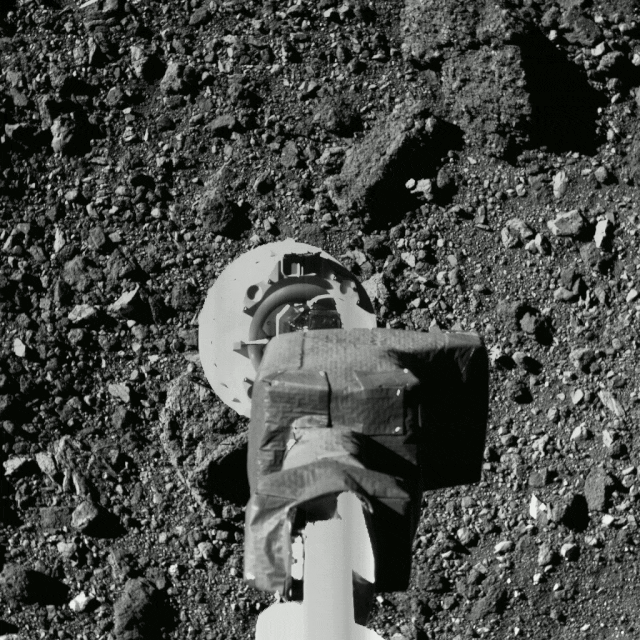 Vì sao NASA mất tới 3 tháng chỉ để mở hai chốt khóa trên hộp chứa đất đá thu thập từ nơi cách Trái đất 6,2 tỷ km? - Ảnh 4.