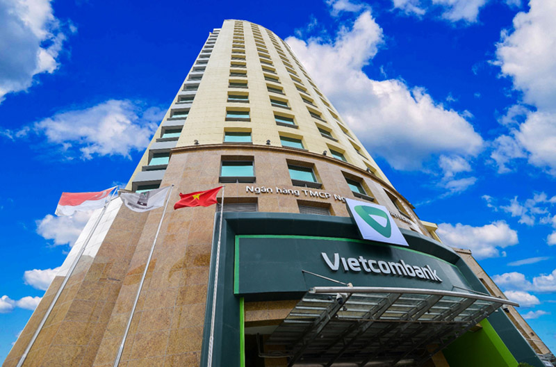 Hé lộ thu nhập của lãnh đạo Vietcombank năm 2023: Một Giám đốc khối được trả hơn 15 tỷ đồng, gấp 9 lần thù lao của Chủ tịch và Tổng Giám đốc - Ảnh 1.