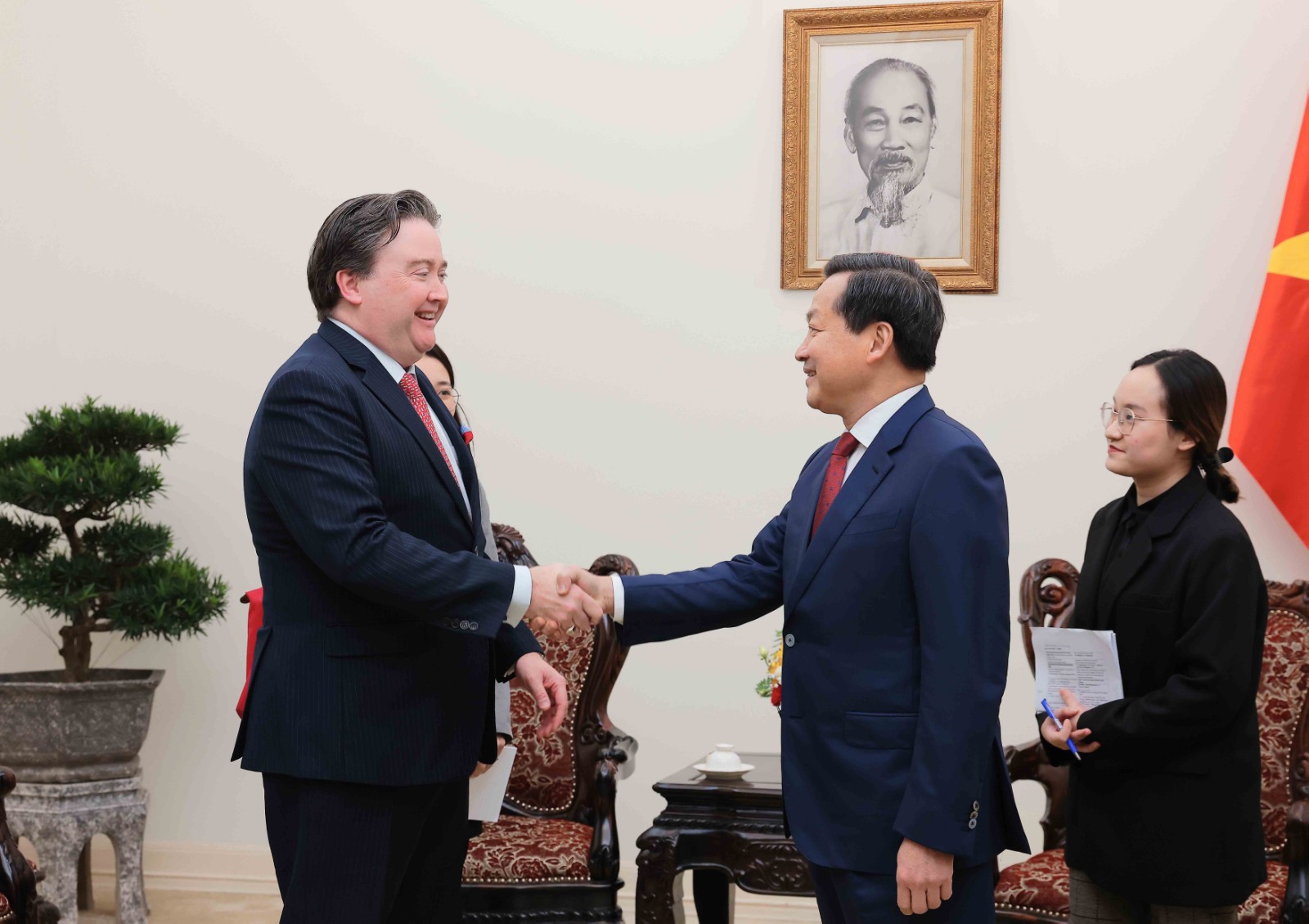 Phó Thủ tướng Lê Minh Khái meets with US Ambassador Marc E. Knapper