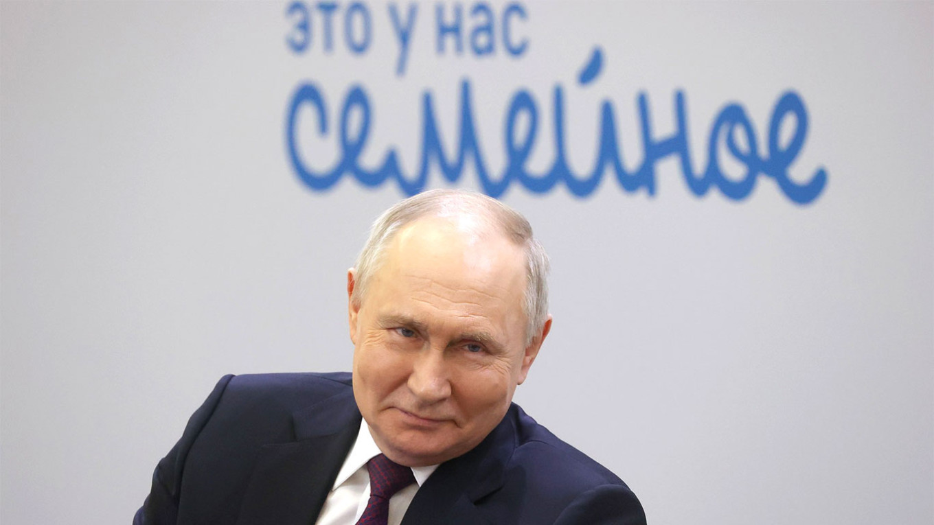 Ông Putin công khai thu nhập 6 năm: Tiền tiết kiệm tăng vọt, sẵn sàng tái tranh cử Tổng thống Nga- Ảnh 1.