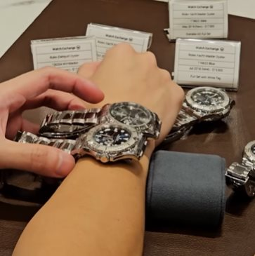 Ông chủ 31 tuổi “chơi lớn”, thưởng Tết 7 chiếc đồng hồ Rolex cho nhân viên - Ảnh 1.
