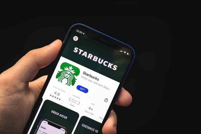 Nóng: Starbucks bị cáo buộc chiếm dụng 900 triệu USD của khách hàng suốt 5 năm, 'giăng bẫy' qua thẻ thành viên, lộ nguyên hình 'ngân hàng đội lốt quán cà phê' - Ảnh 3.