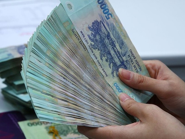 Vì sao tiền Việt ít mất giá hơn các nước? - Ảnh 1.