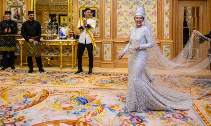 Gây sốt với hôn lễ phủ vàng kéo dài 9 ngày xa hoa nhất châu Á, cuộc sống của công chúa Brunei giờ ra sao? - Ảnh 3.