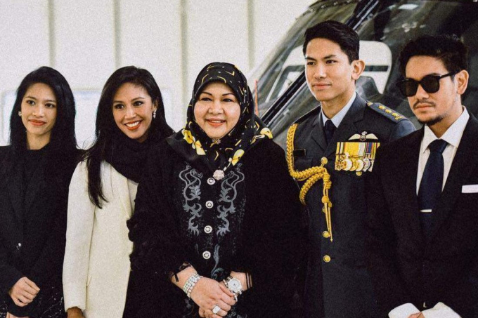 Gây sốt với hôn lễ phủ vàng kéo dài 9 ngày xa hoa nhất châu Á, cuộc sống của công chúa Brunei giờ ra sao? - Ảnh 1.