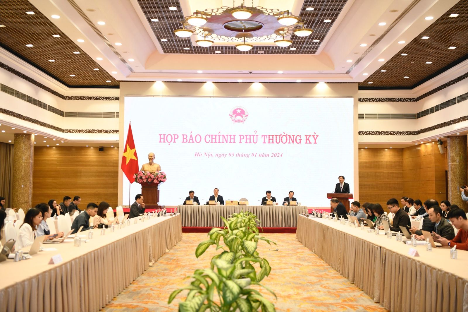 Bộ Tài chính: Đã thanh lọc hàng loạt công ty chứng khoán yếu kém, kết nối dữ liệu nhà đầu tư với cơ sở dữ liệu công dân - Ảnh 1. Bộ Tài chính: Đã thanh lọc hàng loạt công ty chứng khoán yếu kém, kết nối dữ liệu nhà đầu tư với cơ sở dữ liệu công dân - Ảnh 1.