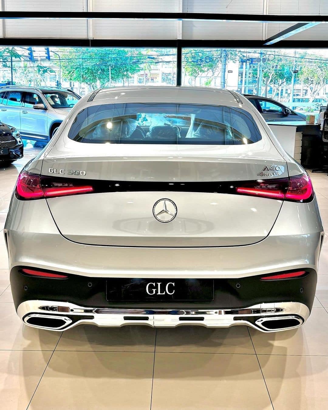 Đại lý nhận cọc Mercedes-Benz GLC 300 Coupe 2024: Giá dự kiến 3,3 tỷ, cuối năm mới có xe - Ảnh 3.