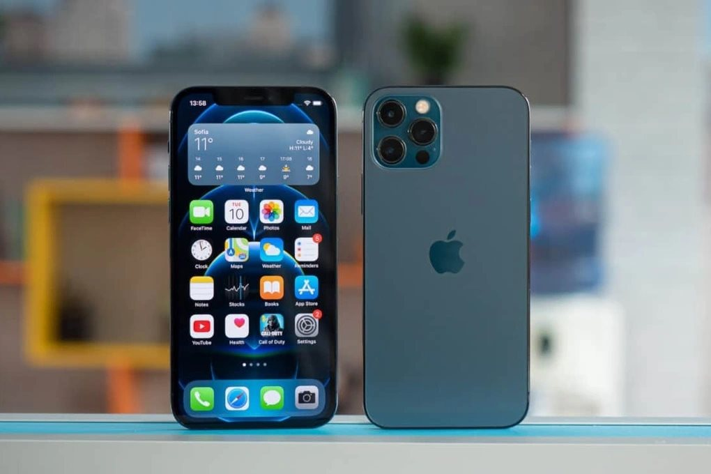 Không thể rẻ hơn, giá iPhone 12,14,15... cùng loạt smartphone phá đáy tại thị trường Việt, có mẫu giảm đậm hàng chục triệu đồng - Ảnh 2.