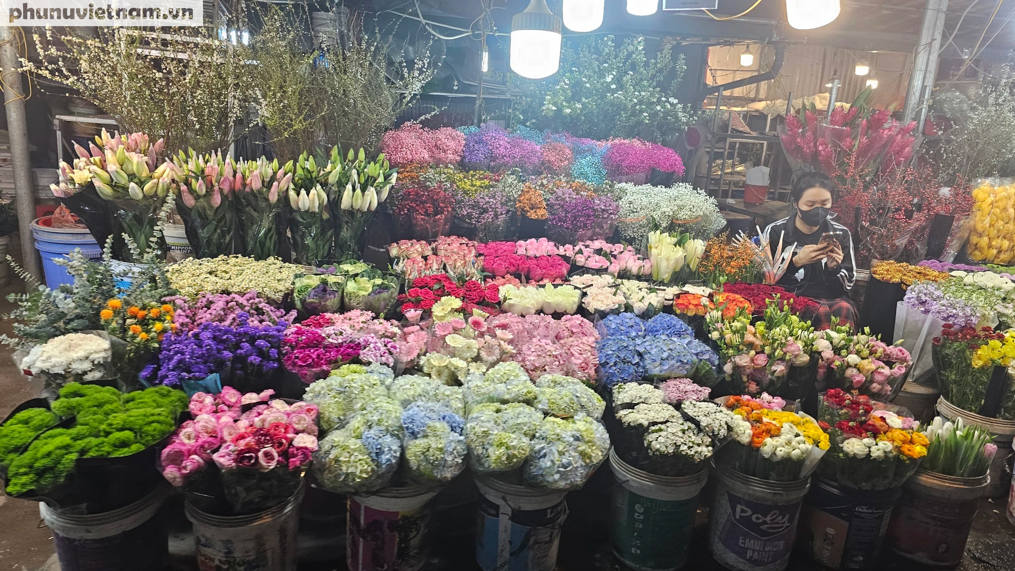 Chợ đầu mối hoa tươi lớn nhất thủ đô sẵn sàng đón Tết- Ảnh 3.