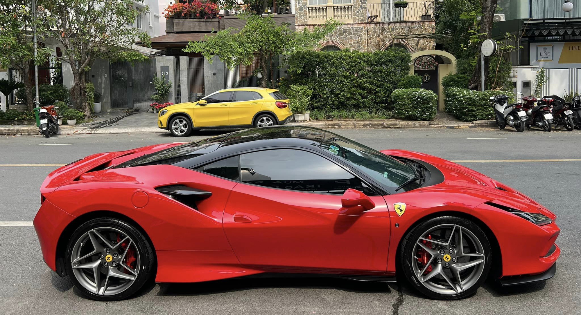 Ferrari F8 Tributo từng qua tay Cường Đô-la và Minh Nhựa bán lại giá 23,5 tỷ: Nhiều option đắt, 4 năm đi chưa đến 3.800km - Ảnh 7.