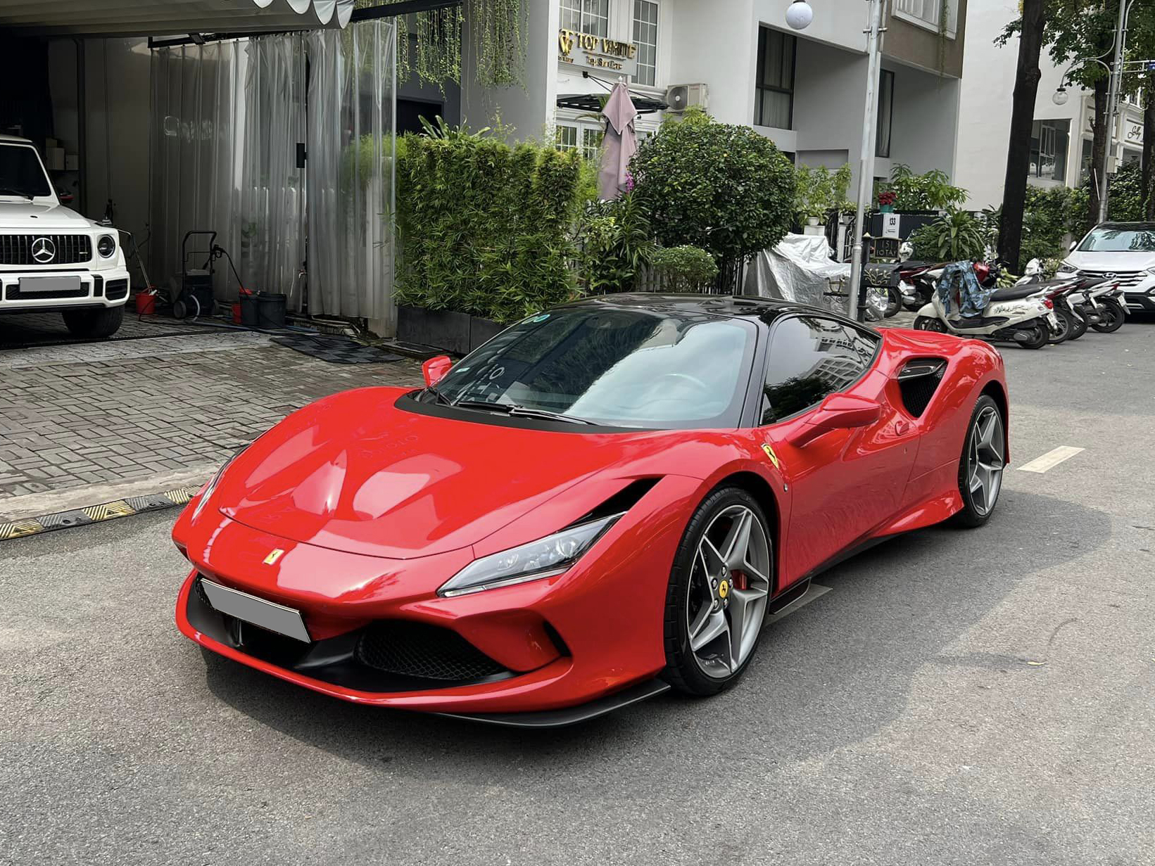 Ferrari F8 Tributo từng qua tay Cường Đô-la và Minh Nhựa bán lại giá 23,5 tỷ: Nhiều option đắt, 4 năm đi chưa đến 3.800km - Ảnh 5.