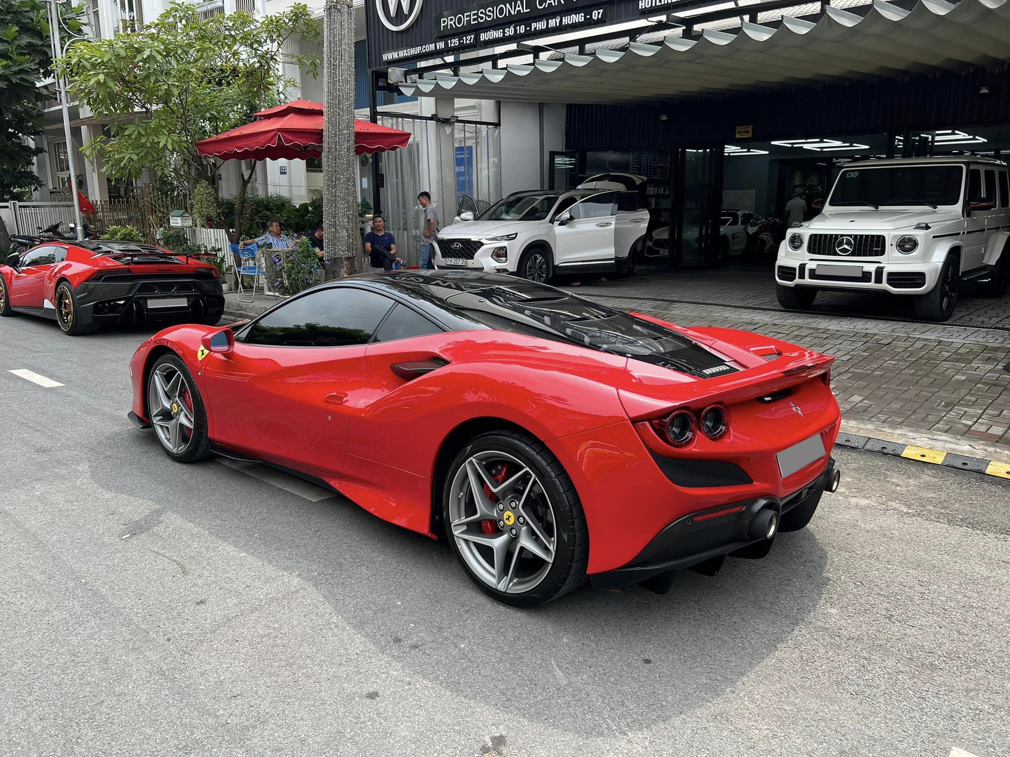 Ferrari F8 Tributo từng qua tay Cường Đô-la và Minh Nhựa bán lại giá 23,5 tỷ: Nhiều option đắt, 4 năm đi chưa đến 3.800km - Ảnh 8.