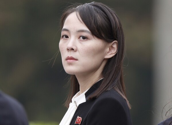 Em gái Chủ tịch Kim Jong-un lên tiếng sau khi Triều Tiên bắn hàng loạt đạn pháo ra biển - Ảnh 1.