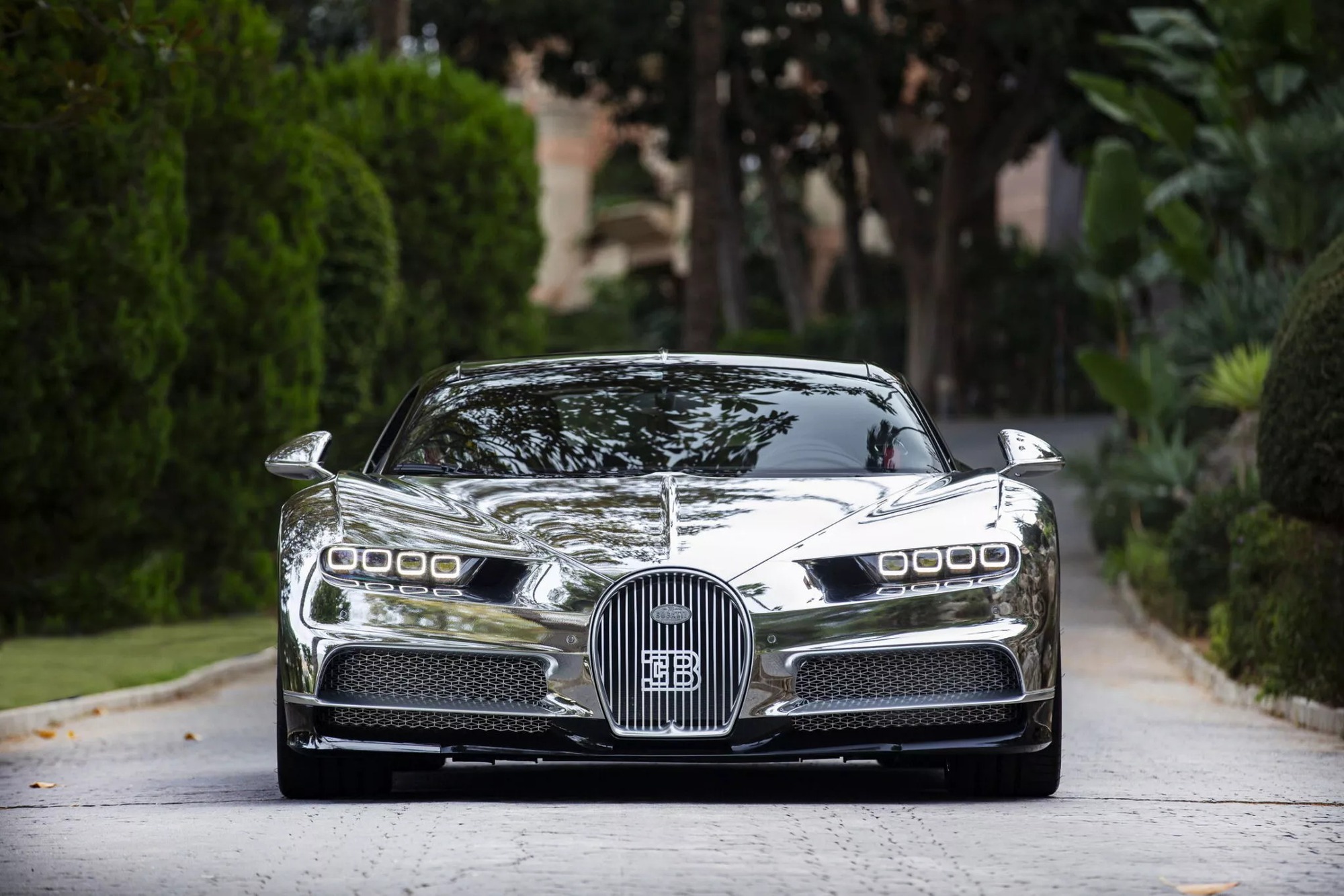 Chiếc Bugatti Chiron gần 7 năm tuổi này có giá dự kiến quy đổi gần 100 tỷ đồng: Option tiền tỷ, vỏ ngoài soi gương được - Ảnh 4.