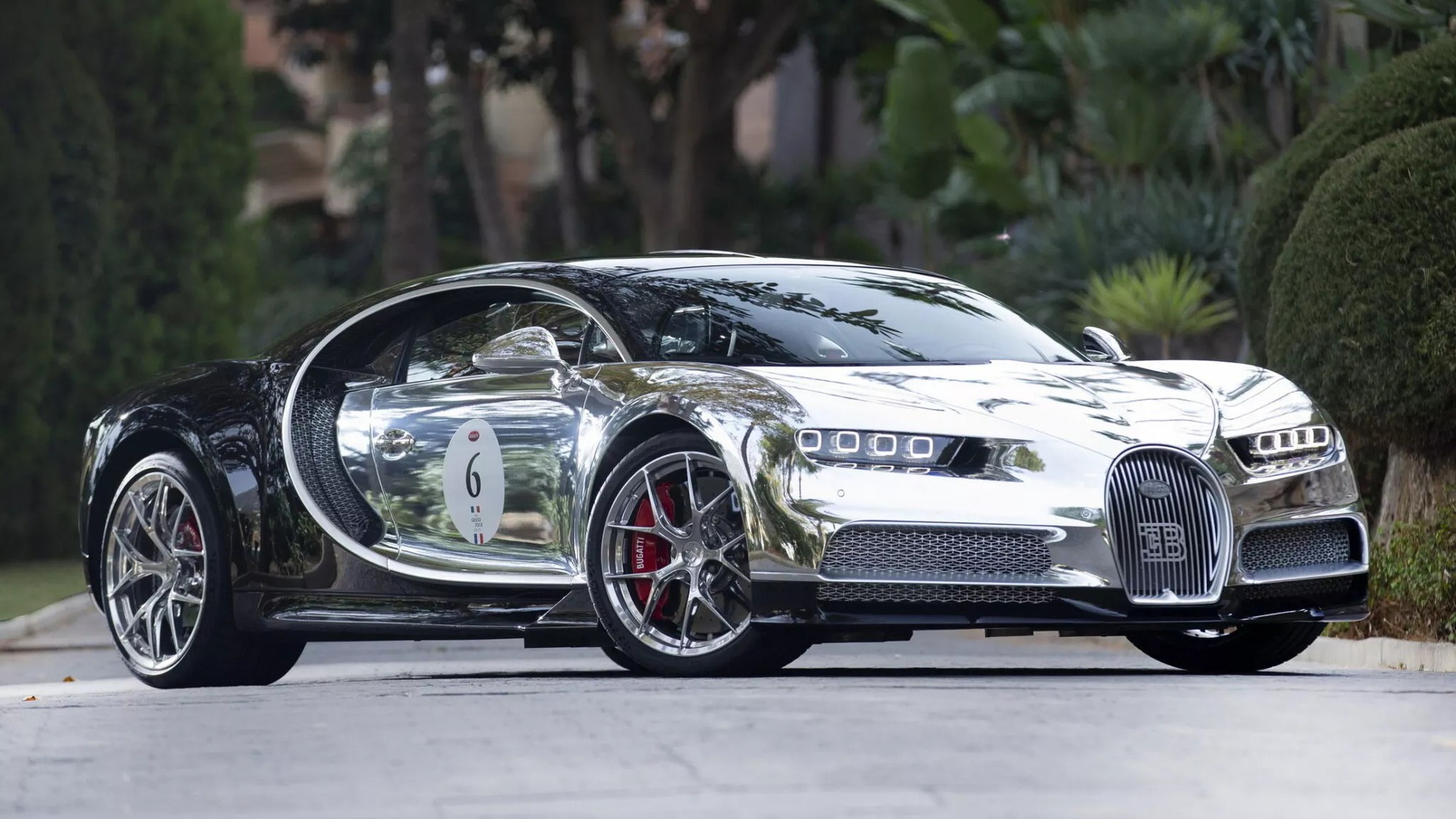 Chiếc Bugatti Chiron gần 7 năm tuổi này có giá dự kiến quy đổi gần 100 tỷ đồng: Option tiền tỷ, vỏ ngoài soi gương được - Ảnh 1.