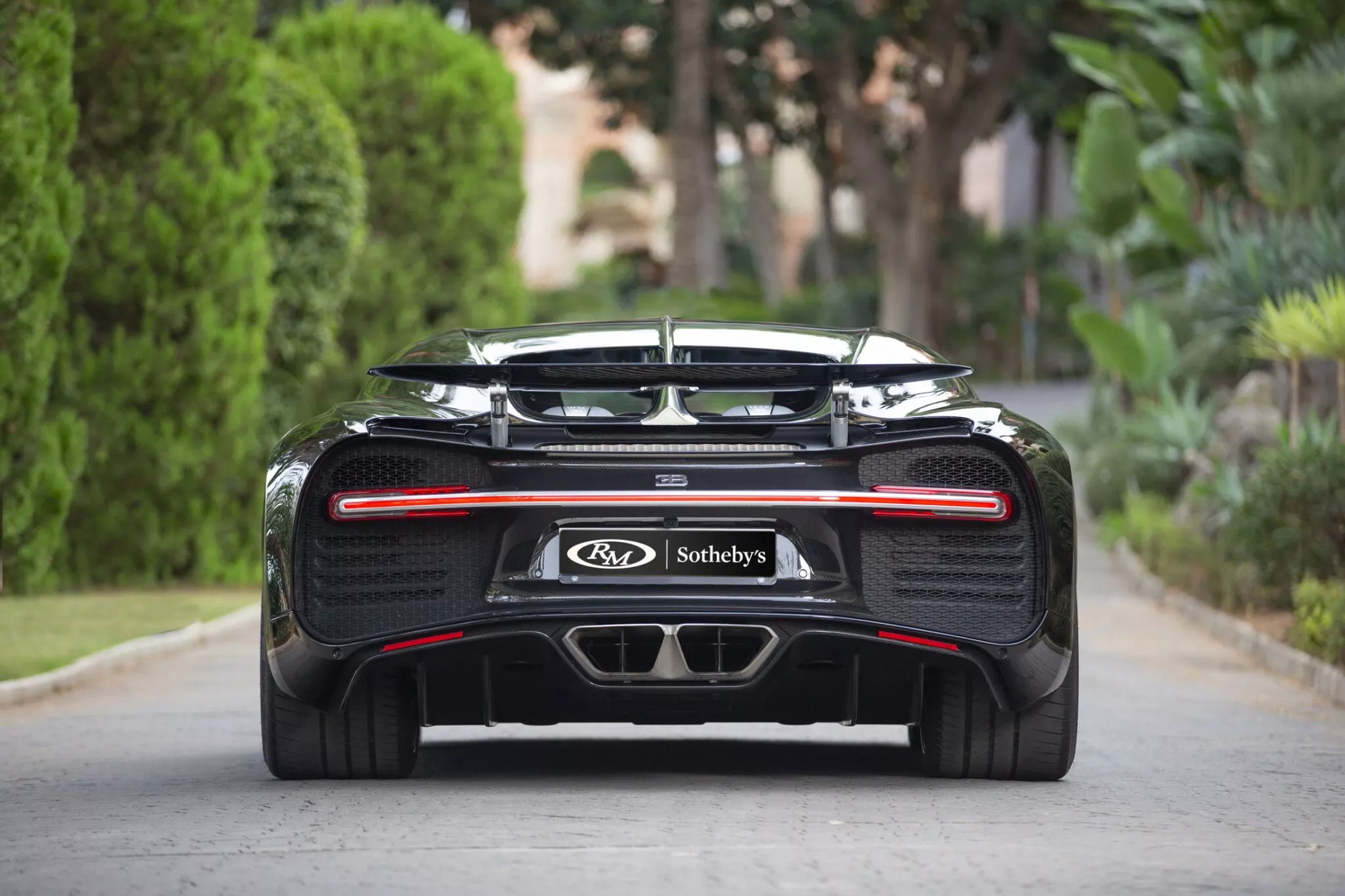 Chiếc Bugatti Chiron gần 7 năm tuổi này có giá dự kiến quy đổi gần 100 tỷ đồng: Option tiền tỷ, vỏ ngoài soi gương được - Ảnh 5.