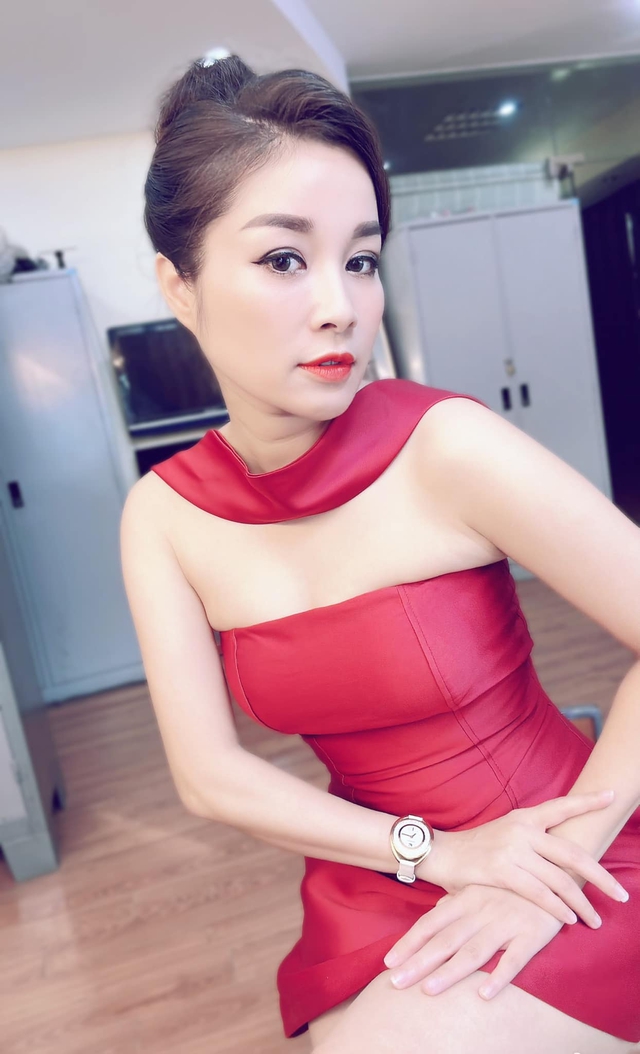 Nàng "Vàng Anh" đình đám giờ là Thượng uý Công an, tuổi U40 đẹp đằm thắm, ở nhà sang như khách sạn - Ảnh 9.