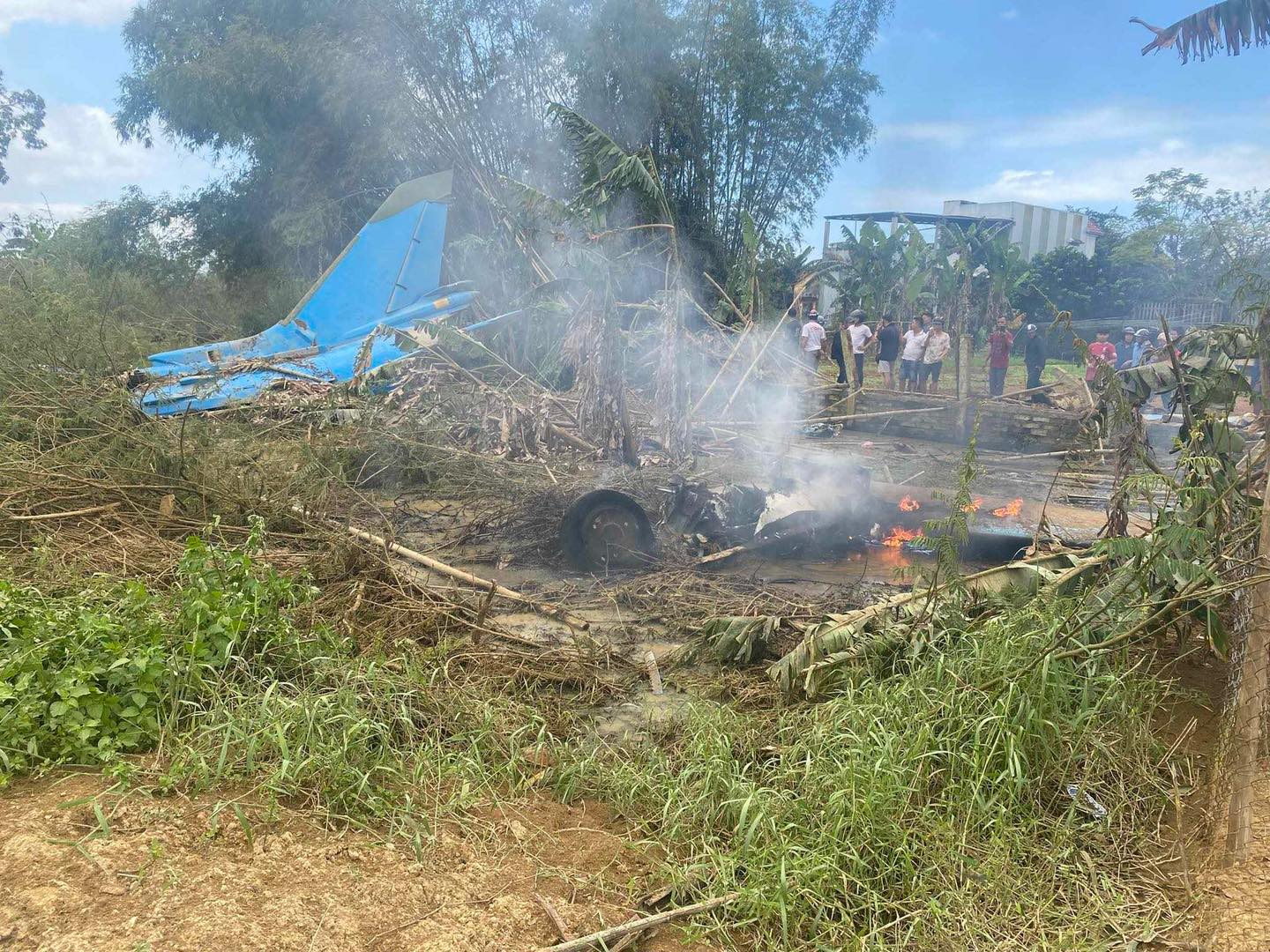 Máy bay quân sự rơi ở Quảng Nam- Ảnh 1.