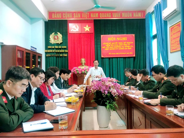Công bố quyết định kiểm tra đối với Ban Thường vụ Đảng ủy Công an tỉnh Bắc Giang - Ảnh 1.