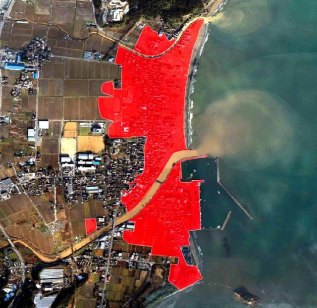Người dân Nhật Bản kể lại giây phút chạy thoát sóng thần: Lần đầu thấy thủy triều rút cách bờ biển 180 mét, 5 phút sau, &quot;bức tường&quot; nước cao 3m ập tới cuốn phăng mọi thứ - Ảnh 1.