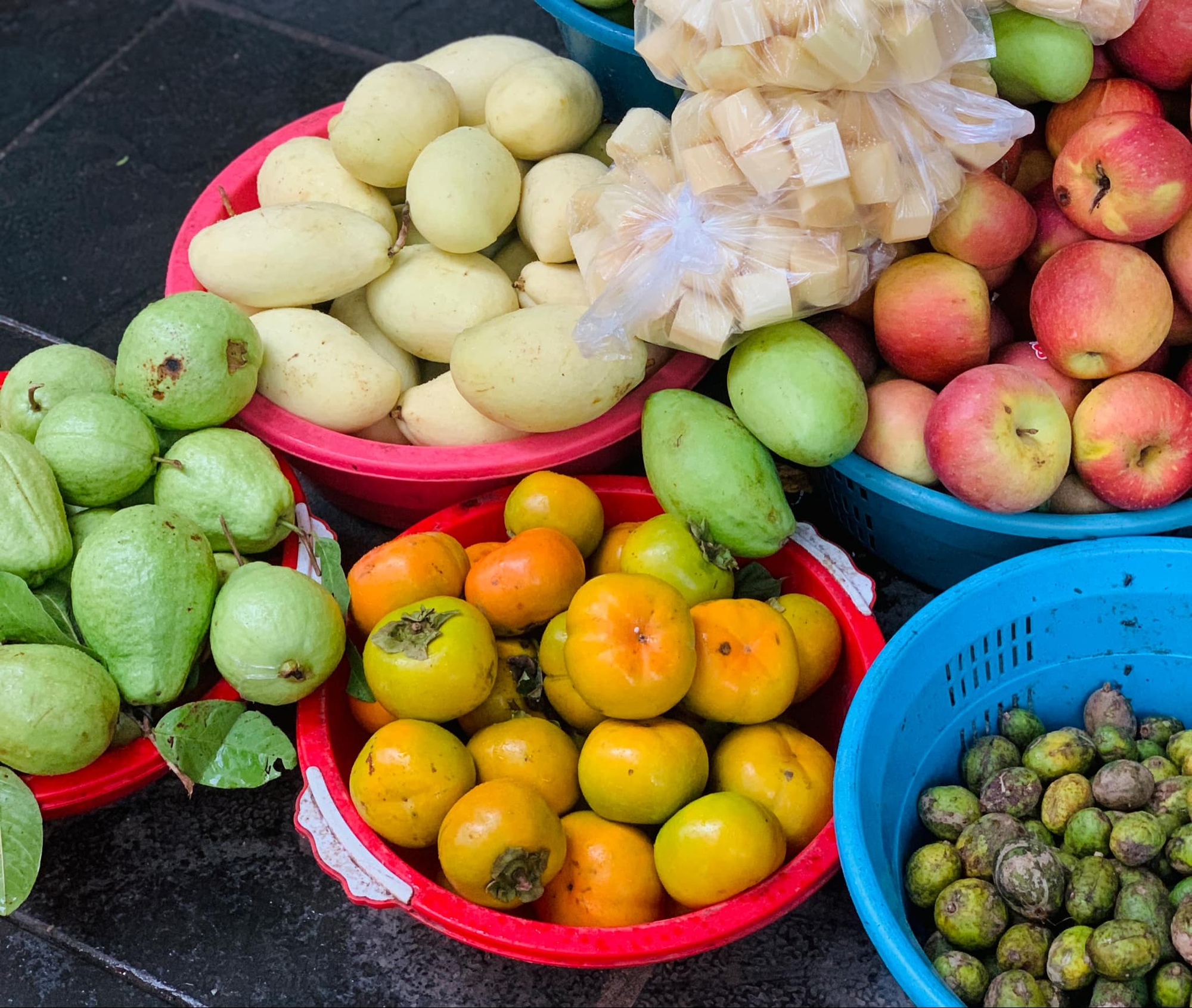 Ăn hồng kiểu này dễ bị tắc ruột, ngộ độc: Chuyên gia nhắc nhở điều cần biết trước khi ăn để tránh nguy hiểm- Ảnh 2.