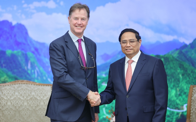 Thủ tướng Phạm Minh Chính và Chủ tịch phụ trách đối ngoại toàn cầu Tập đoàn Meta Nick Clegg. Ảnh: VGP  