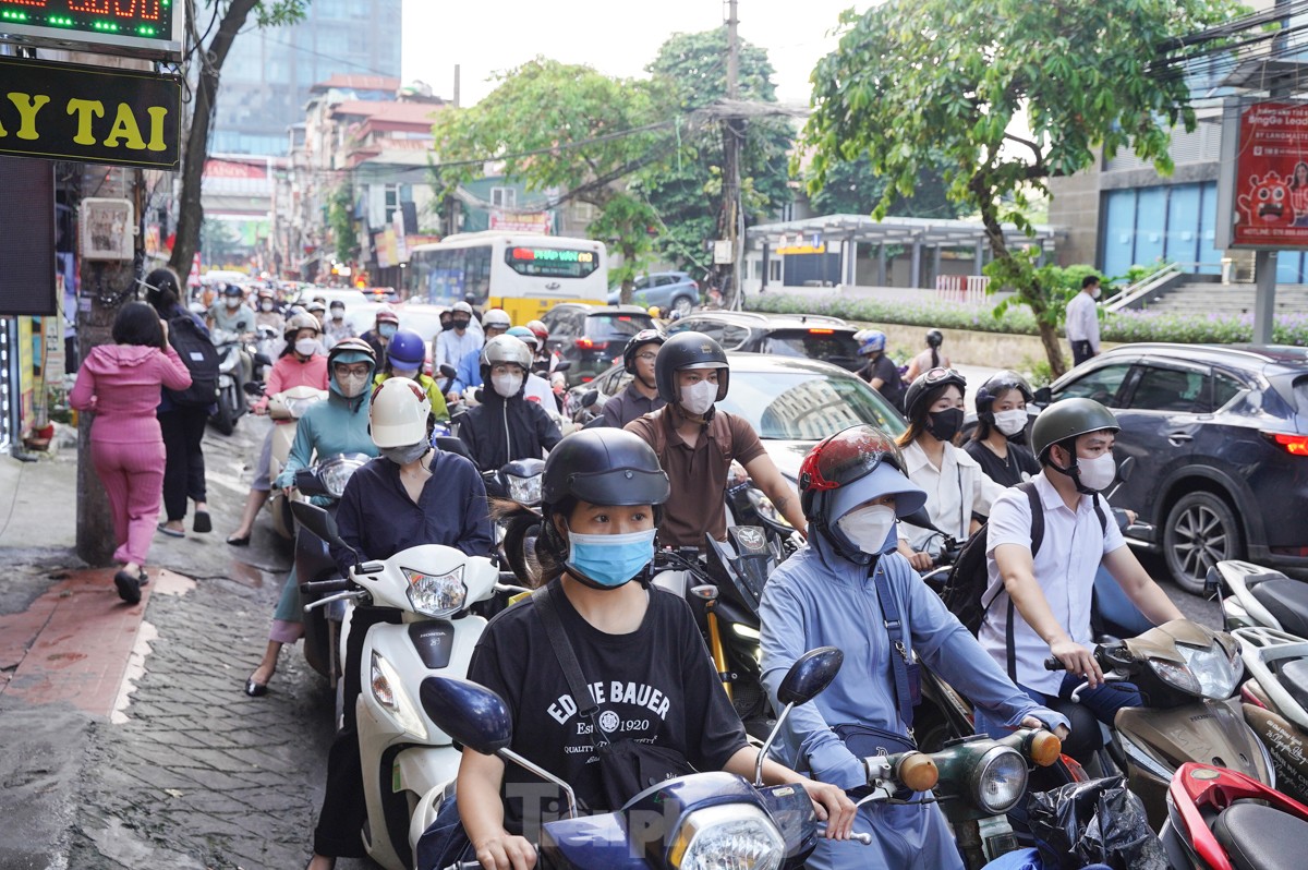 Cận cảnh hiện trạng đường Nguyễn Tuân sắp được mở rộng lên 21m để giảm ùn tắc- Ảnh 9.