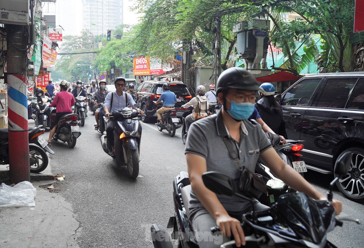 Cận cảnh hiện trạng đường Nguyễn Tuân sắp được mở rộng lên 21m để giảm ùn tắc- Ảnh 12.