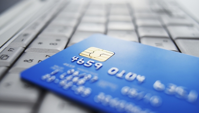 Cho người lạ mượn thẻ ngân hàng “chuyển khoản” hơn 421 triệu đồng, nữ sinh 20 tuổi bị phạt hơn 7 triệu: Khi nhận ra lỗi sai thì đã quá muộn- Ảnh 1.