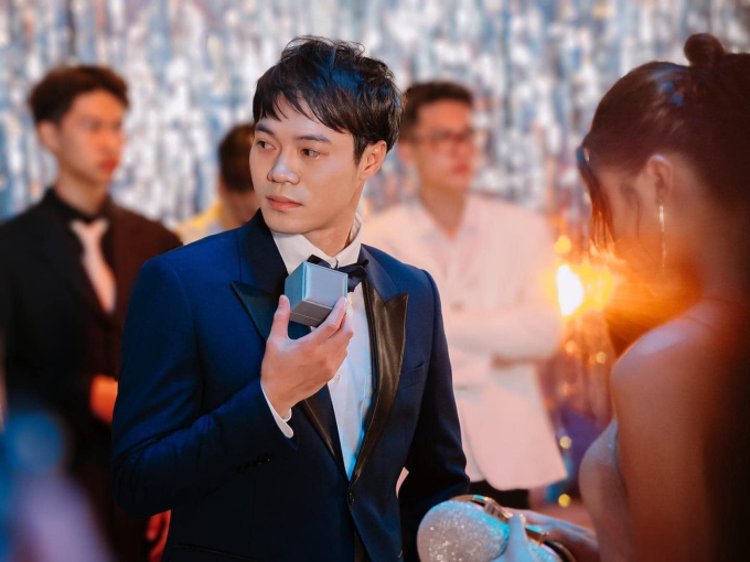 Màn cầu hôn chấn động lên top trending, Văn Toàn nói gì?- Ảnh 1. Màn cầu hôn chấn động lên top trending, Văn Toàn nói gì?- Ảnh 1.