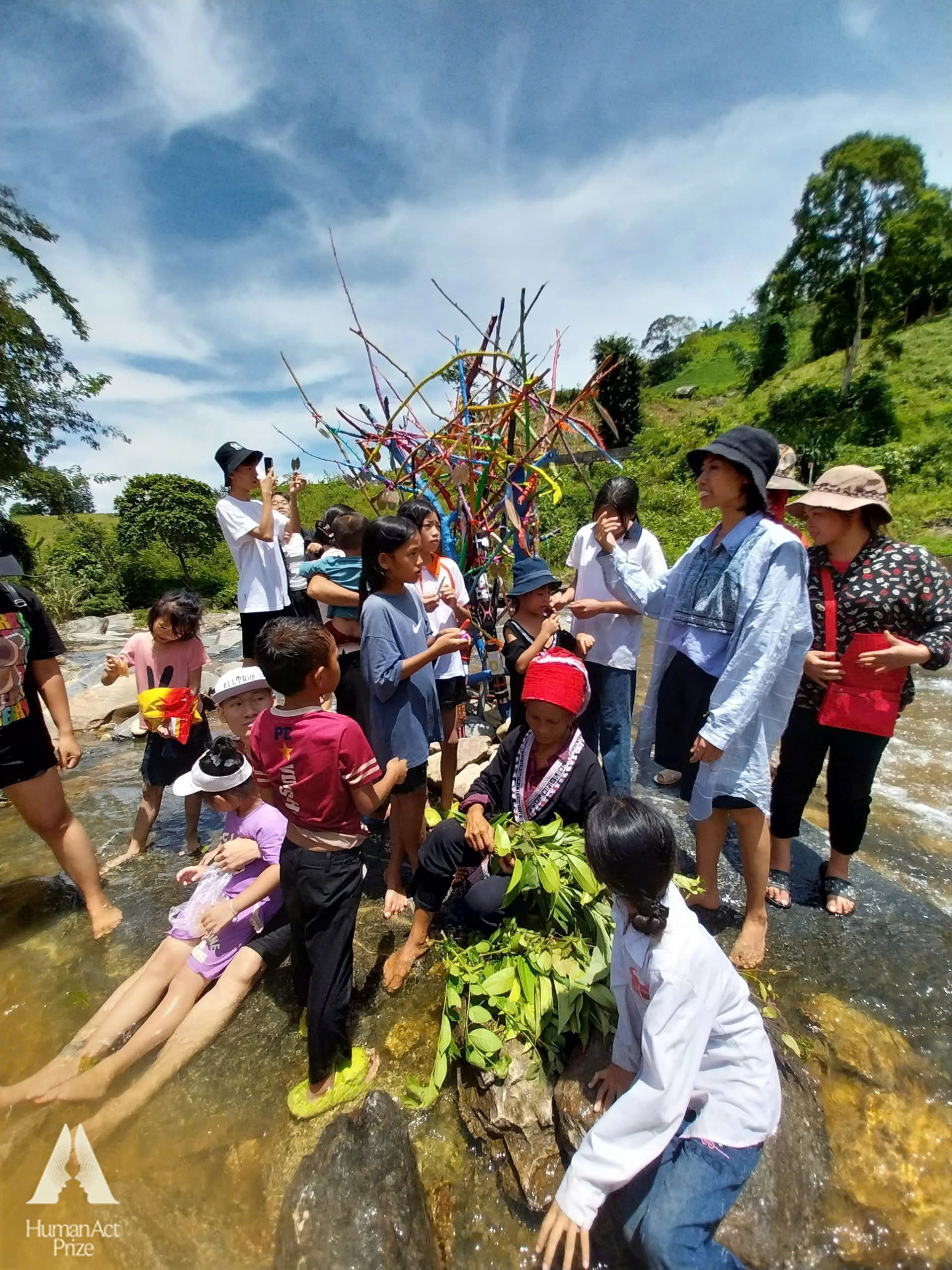 "Sắc màu trên mây" - dự án kết nối cộng đồng, phát triển và bảo tồn văn hóa bản địa- Ảnh 2.