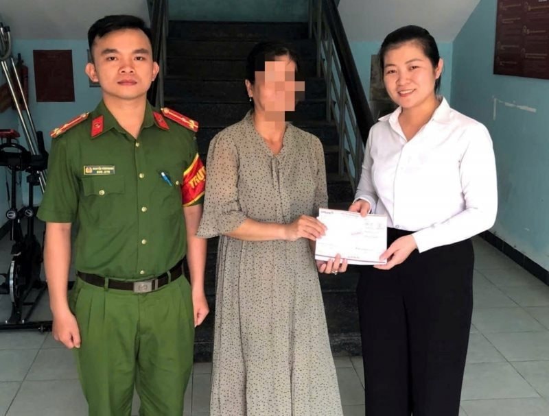 Thu hồi được hàng trăm triệu đồng tiền chuyển khoản nhầm sau khi nhờ công an hỗ trợ- Ảnh 2.