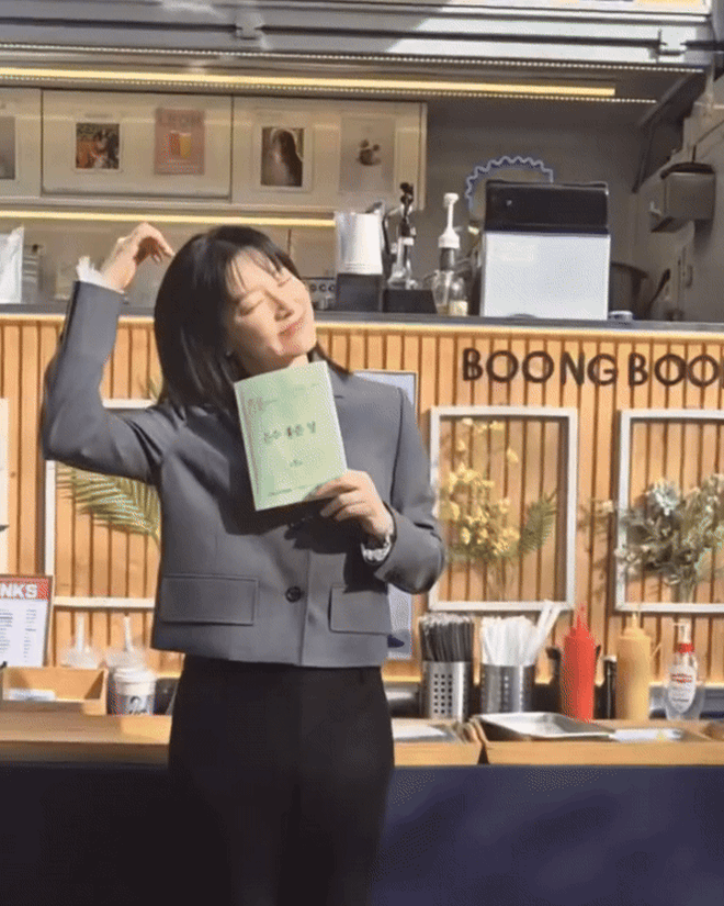 Lee Young Ae gây bão với ngoại hình trẻ trung ở tuổi U60, không hổ danh là tượng đài nhan sắc xứ Hàn- Ảnh 2.