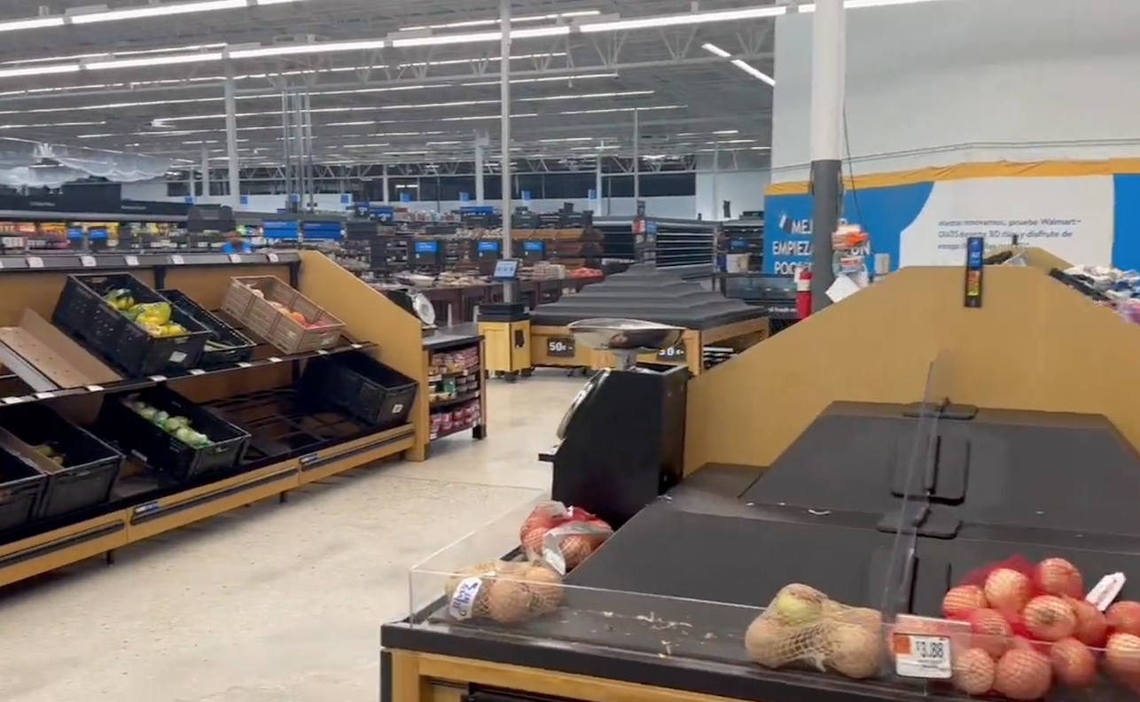 Hàng loạt siêu thị trống trơn trước siêu bão Milton: Một mặt hàng trở nên khan hiếm- Ảnh 5.