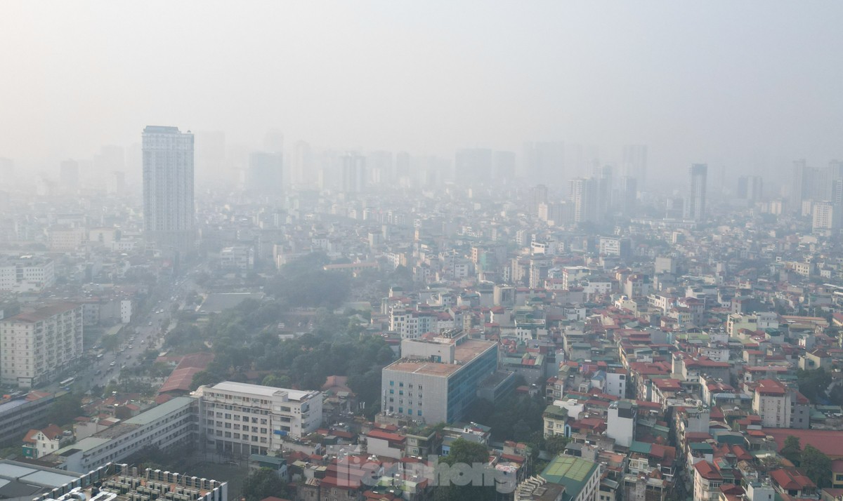 Vì sao sáng nay Hà Nội xuất hiện sương mù dày đặc?- Ảnh 1.