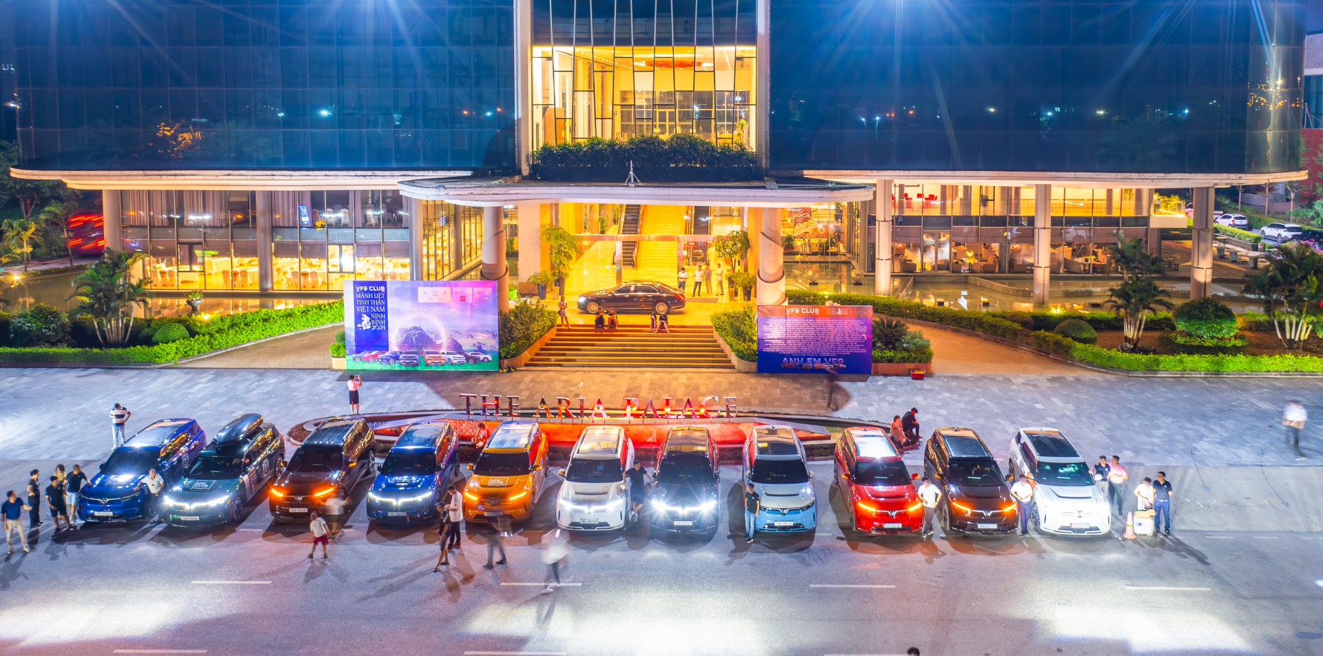 Đưa 333 xe VinFast VF 9 vượt hơn 100km đi 'xếp hình', trưởng nhóm chia sẻ: 'Đoàn quá dài, Usain Bolt chạy vội cũng phải mất 5 phút'- Ảnh 9. Đưa 333 xe VinFast VF 9 vượt hơn 100km đi 'xếp hình', trưởng nhóm chia sẻ: 'Đoàn quá dài, Usain Bolt chạy vội cũng phải mất 5 phút'- Ảnh 9.