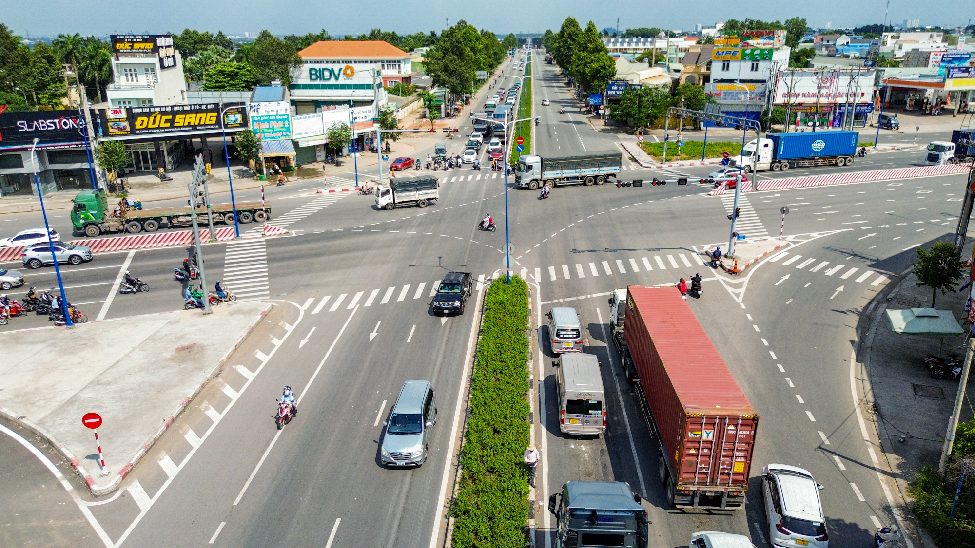 Toàn cảnh đại công trường dự án hơn 75.000 tỷ, làm cao tốc 8 làn xe trên địa phận Bình Dương- Ảnh 3.