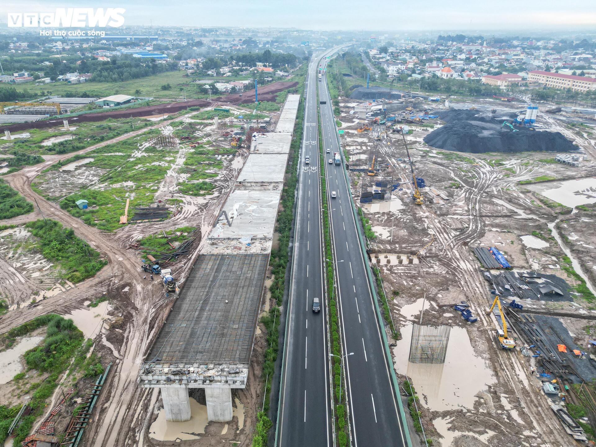 Hai tuyến đường dẫn vào sân bay Long Thành sau hơn 1 năm thi công- Ảnh 2.