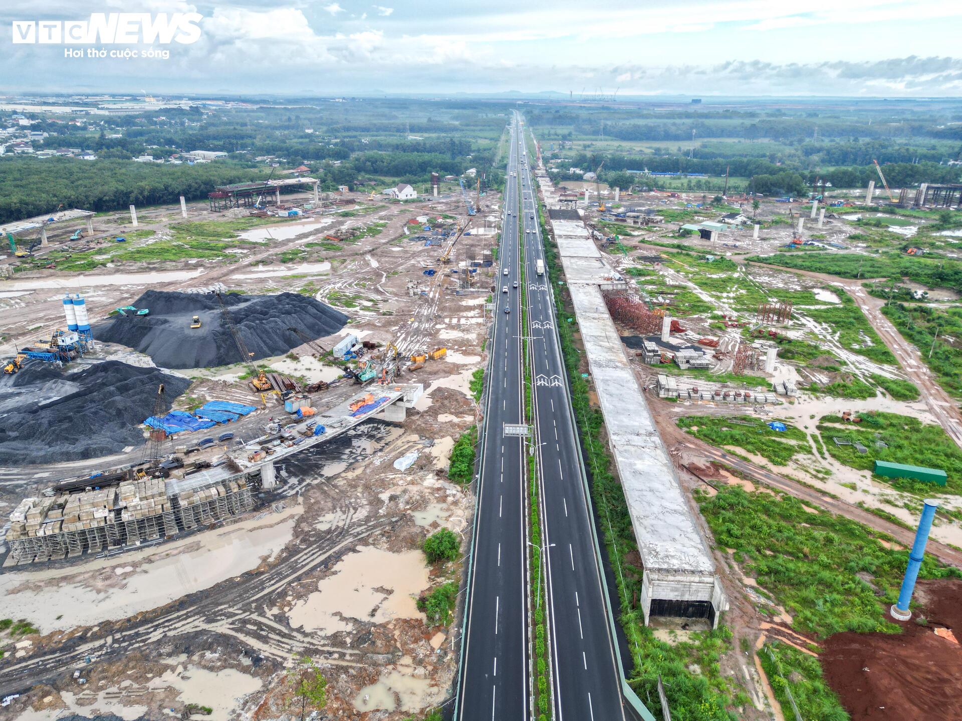 Hai tuyến đường dẫn vào sân bay Long Thành sau hơn 1 năm thi công- Ảnh 13.